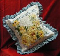 Stitches uesd: Whole and Three-quarter Cross Stitch, Backstitch, Longstitch and Frenchknots.